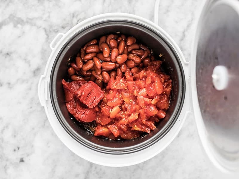 Ajouter les haricots, les tomates et la pâte de tomate