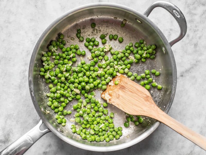Ajouter la peste congelée à la poêle