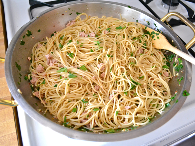 pâtes finies au thon et aux poivrons rouges