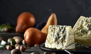 Le bleu, avec sa recette d'origine française, choisie par les palais les plus exigeants.