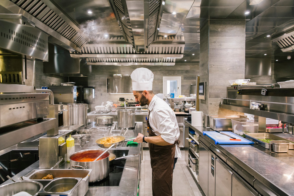 Visa, passeport et documents pour travailler comme cuisinier, serveur, ou employé polyvalent de restauration