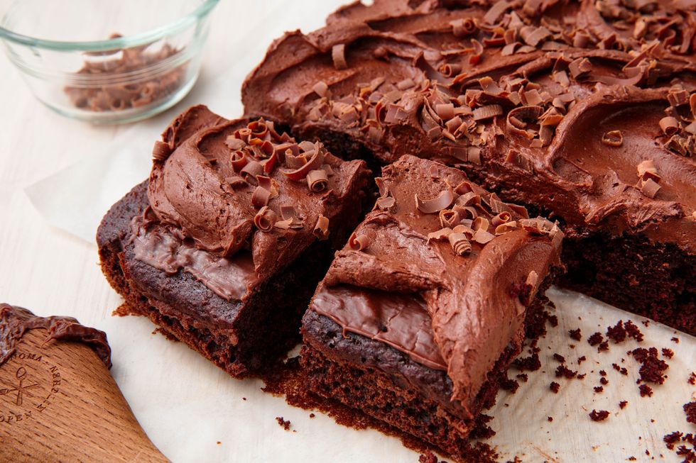 Poke Cake au chocolat Death By - Delish.com mort par gâteau au chocolat