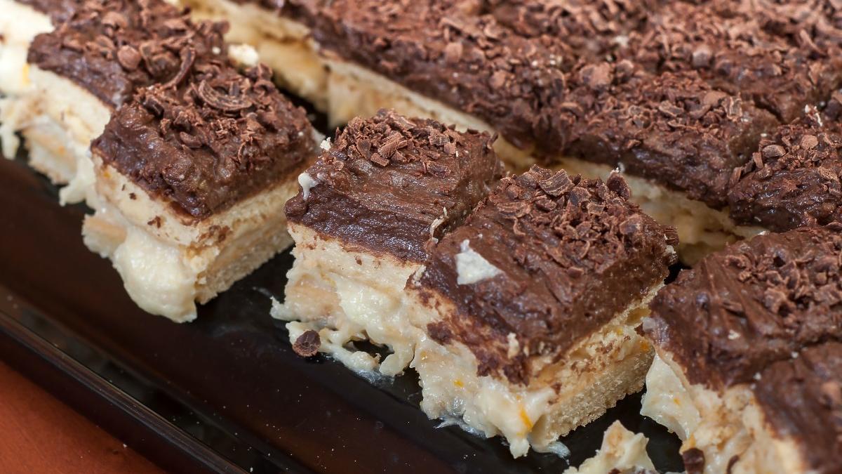 Gâteau des anges noirs à base de semoule et d'ammoniaque.  Une photocopie de cette recette circulera rapidement
