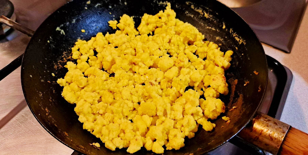 Juste un œuf, de la farine et un peu de lait.  L'omelette et les œufs brouillés sont 2 lieues plus bas que la Kulaszka