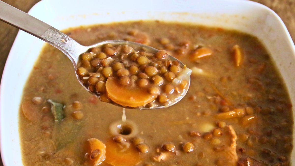 Pas de soupe aux pois, pas de soupe aux haricots, juste cette simple soupe.  Les Grecs en font le meilleur du monde