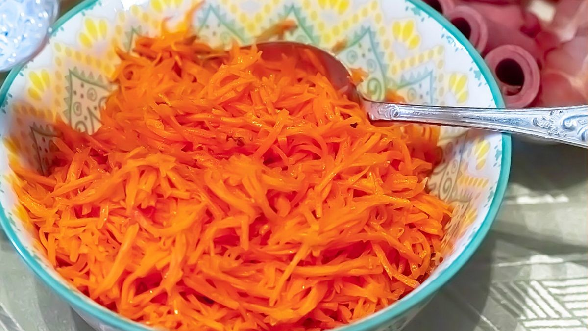 Pas une pomme, pas des raisins secs.  J'ai découvert que ce fruit se marie mieux avec une salade de carottes