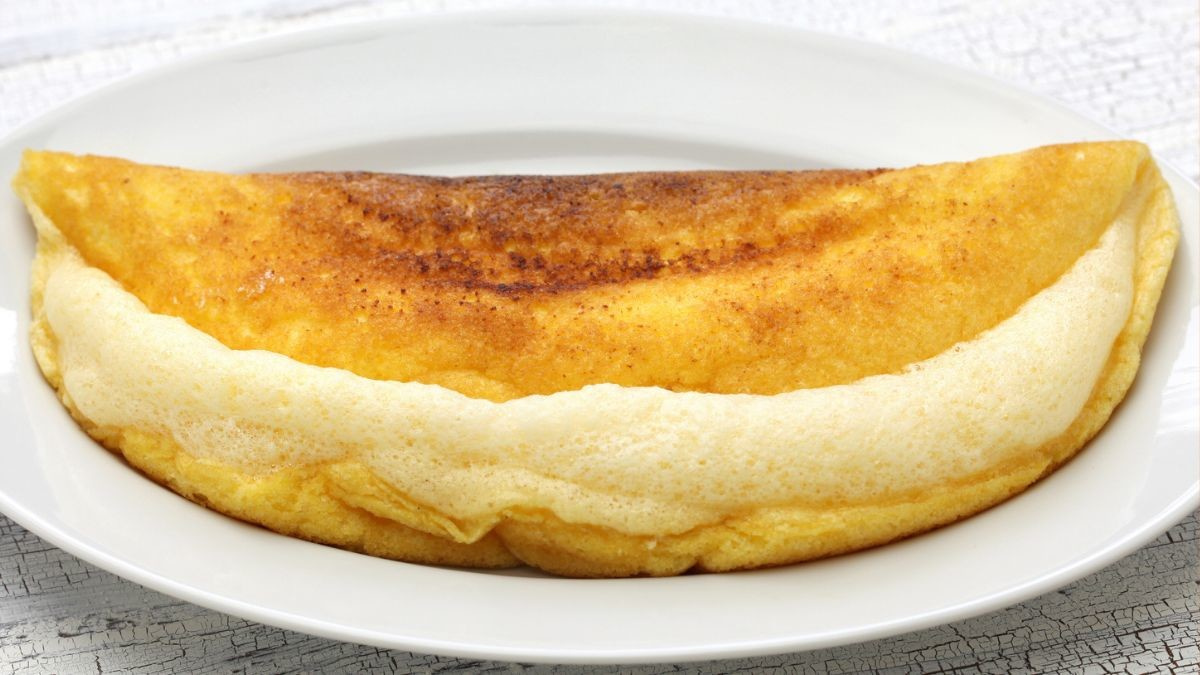 Une seule tasse de Skyr suffit pour faire une omelette moelleuse.  Plein de protéines, délicieux et vous rassasie pendant de nombreuses heures