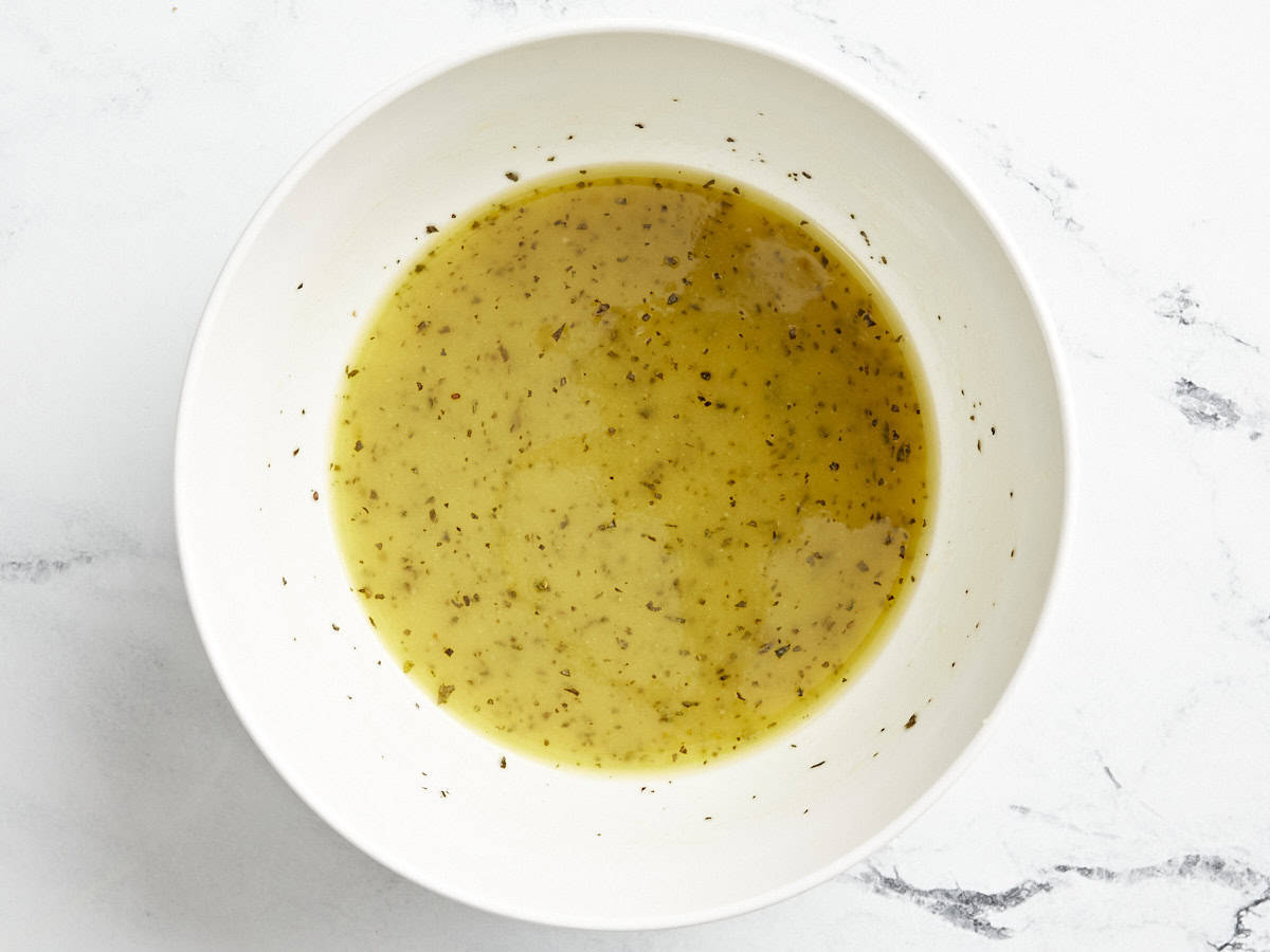 Vinaigrette pour salade de pâtes orzo.