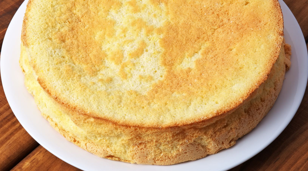 Génoise cuite à la vapeur parfaite.  C'est ce qu'ils enseignaient dans les bonnes écoles culinaires