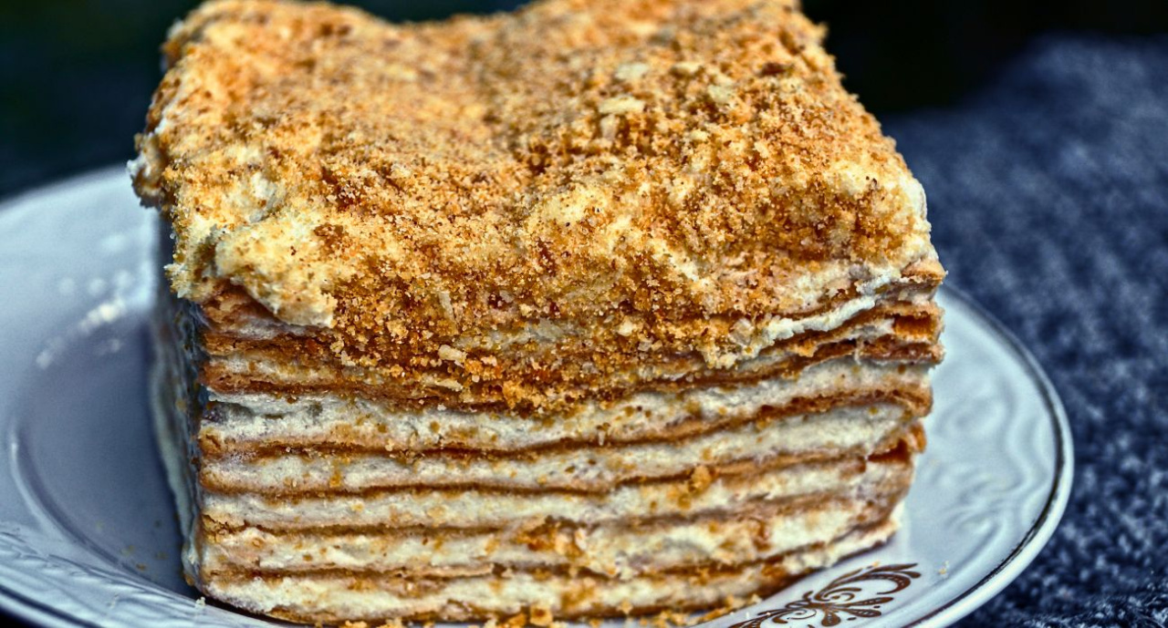 Pan cake à la crème sure et au lait concentré.  Pas de four, pas de complications