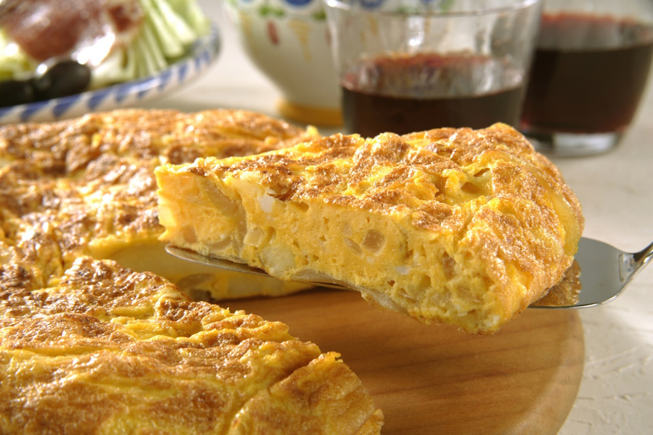 Je prends des pommes de terre, des oignons et des œufs.  Je fais quelque chose de bien meilleur que des crêpes aux pommes de terre