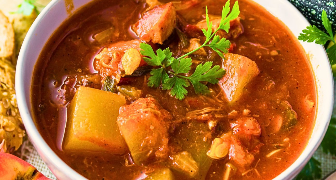 Plus besoin d'ajouter des saucisses à la soupe.  Les autres viandes se marient 10 fois mieux avec ce plat