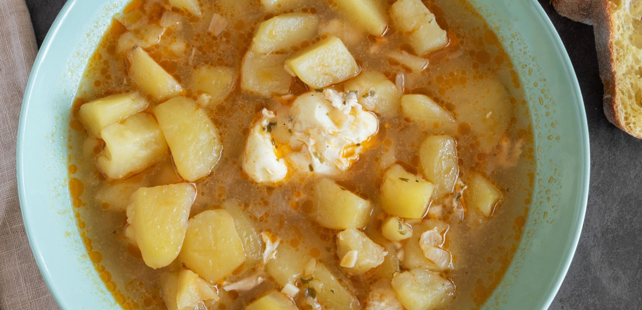 Fini de cuisiner des galettes de pommes de terre juste pour le plaisir. Les Espagnols montrent comment ajouter de la saveur à cette soupe