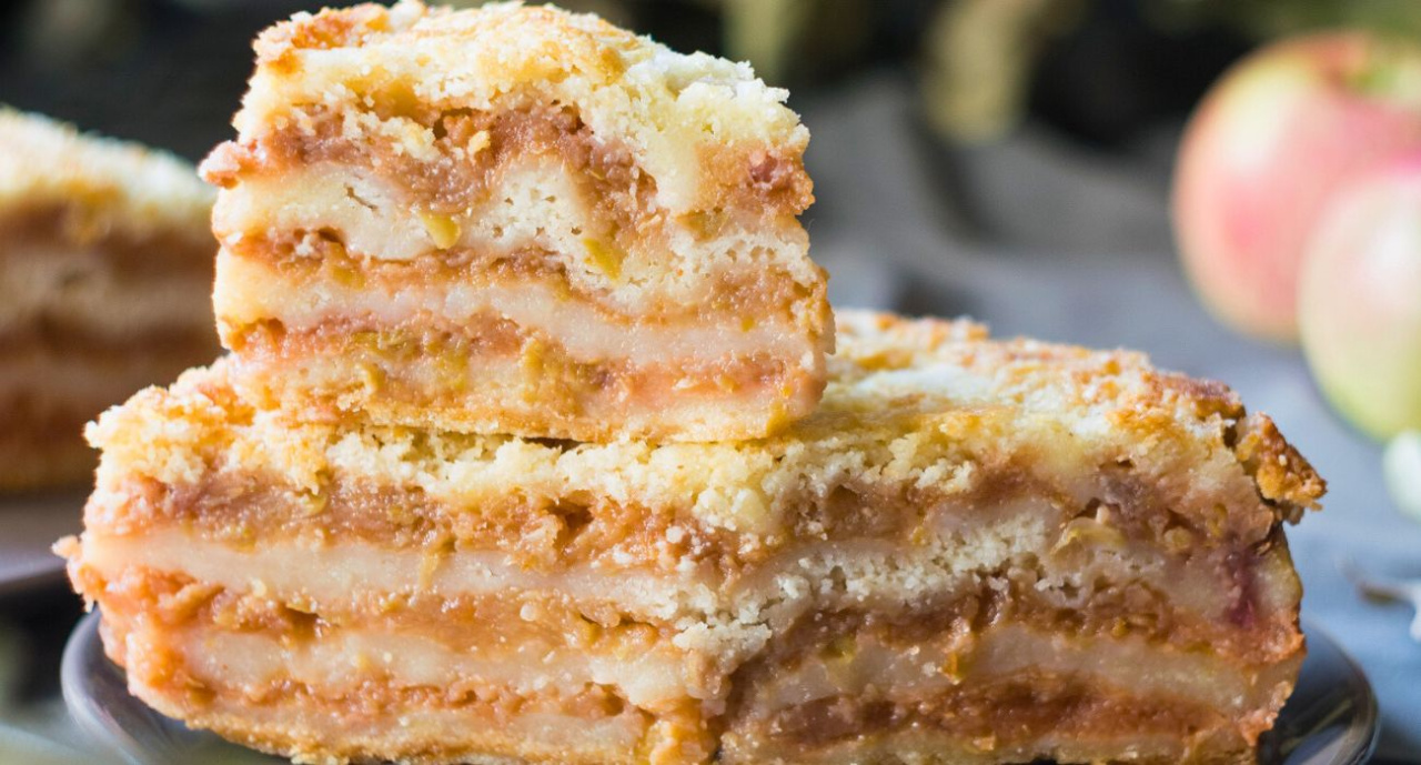 Tarte aux pommes paresseuse, saupoudrée sans pétrir. Même un novice peut le gérer sans effort