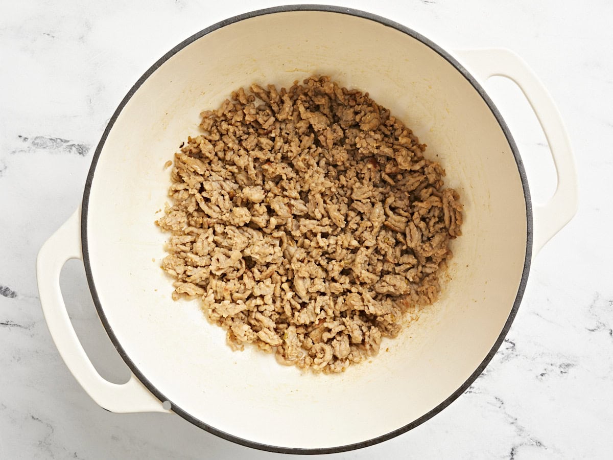 Saucisse italienne dorée au four hollandais.