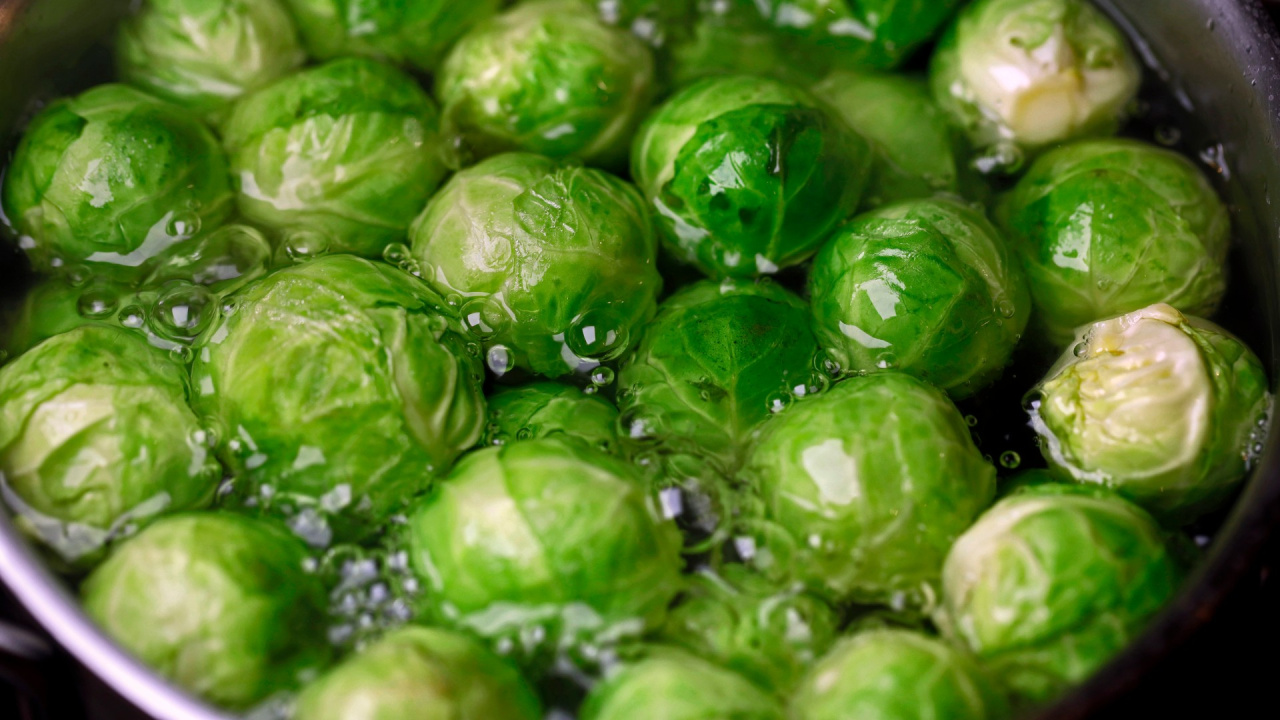 Comment cuisiner les choux de Bruxelles pour qu'ils ne soient pas amers ? Finalement, même les mangeurs les plus difficiles l'apprécieront.