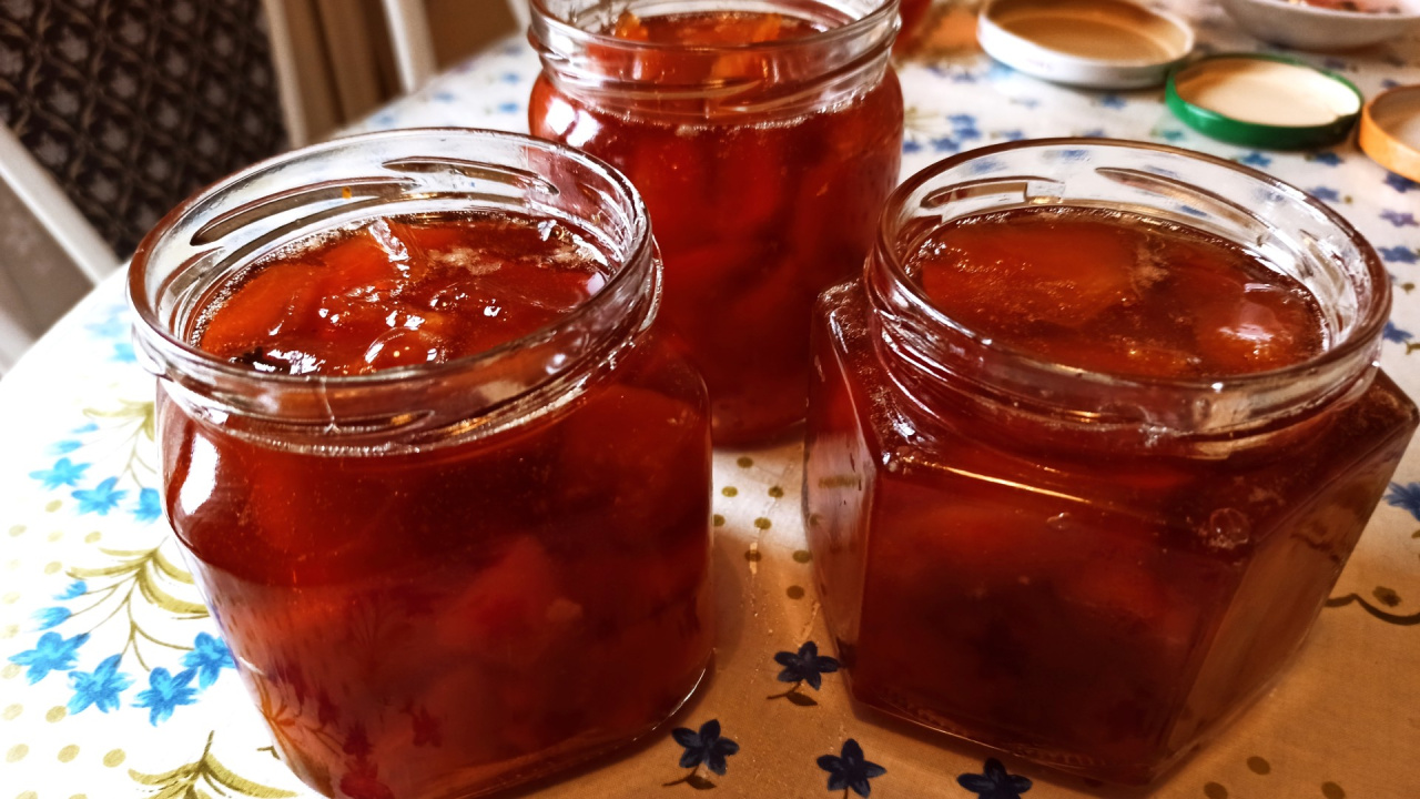 La confiture de coings a enfin bon goût. Je verse le jus sur tout et c'est parfait