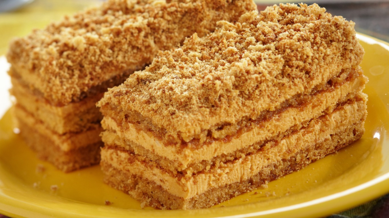 Malheureusement. Le gâteau tchèque Marlenka bat le gâteau polonais au miel. Il s'agit de la crème