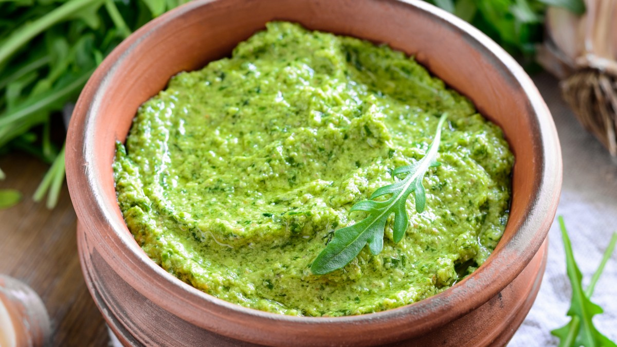 Mieux que la mayonnaise. Vous pouvez préparer cette sauce verte en 2 minutes. Cela améliorera le goût de n’importe quel plat