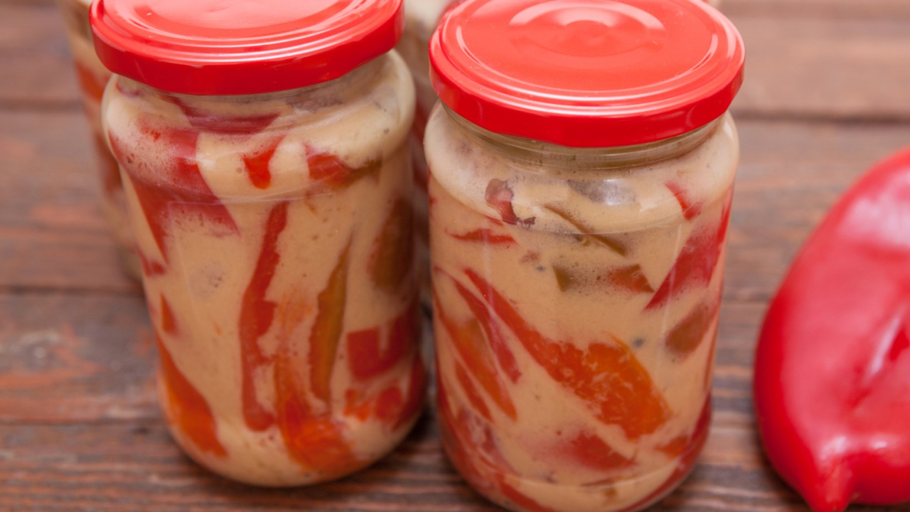 Ni au vinaigre, ni sous forme de sauce. Les poivrons pasteurisés à la croate sont champions du monde