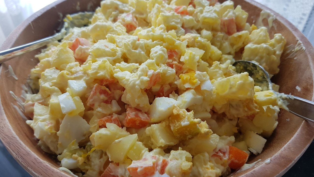 Une simple salade Iwonicz a été inventée par les dames de KGW. Effet? Bien meilleur que le cliché végétal