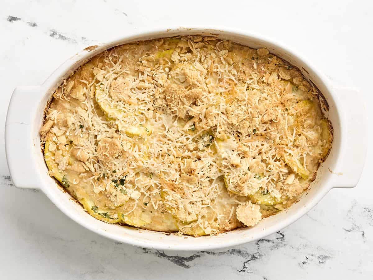 Casserole de courge au four dans une cocotte.