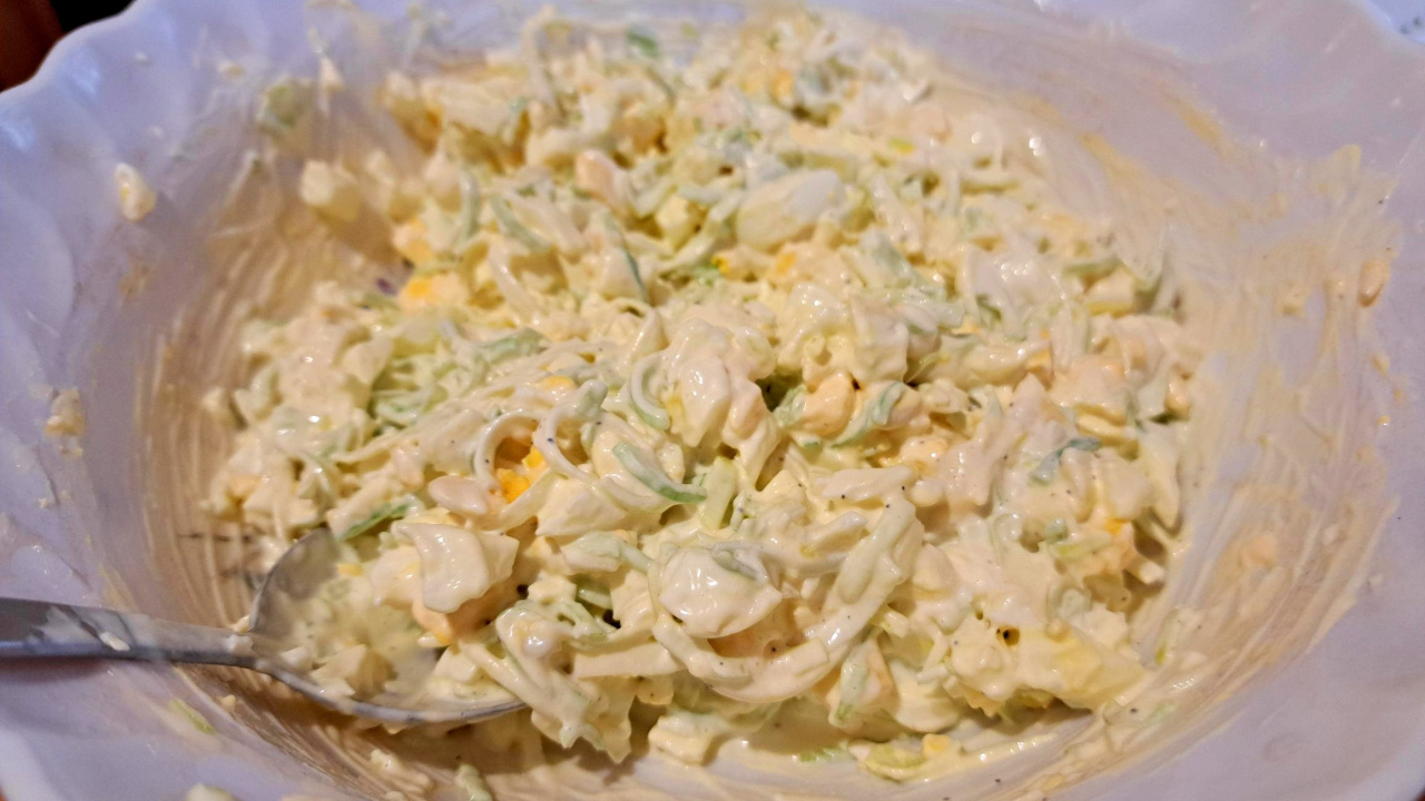 La salade d'œufs aux poireaux est dans une ligue différente de la salade de légumes ennuyeuse. Vous ne vous lasserez même pas de couper