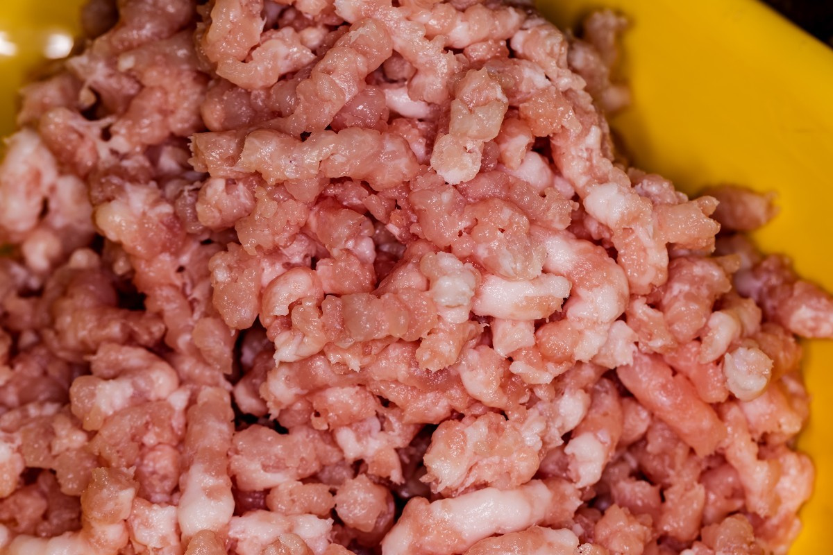 Les Polonais économisent et achètent de la viande à petit prix moins chère. Ils ne savent même pas qu'ils ne contiennent pas de viande hachée à 100 %