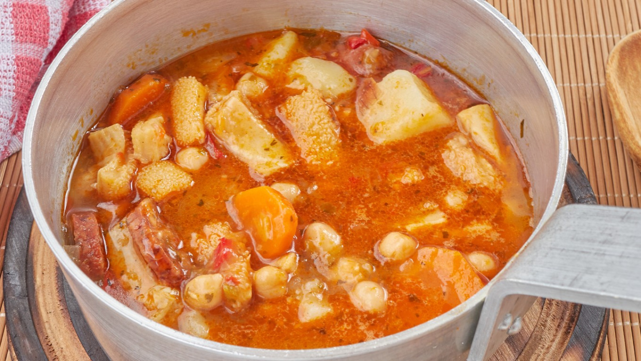 Pour le réveillon du Nouvel An, je préparerai du forszmak selon la recette de KGW à Tyśmienica. Le meilleur plat chaud pour une longue fête