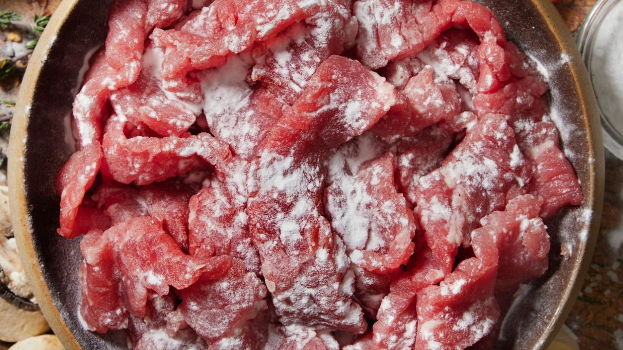 Brevet asiatique pour la viande. Avant de faire frire, ajoutez la levure chimique. Bizarre, mais ça marche
