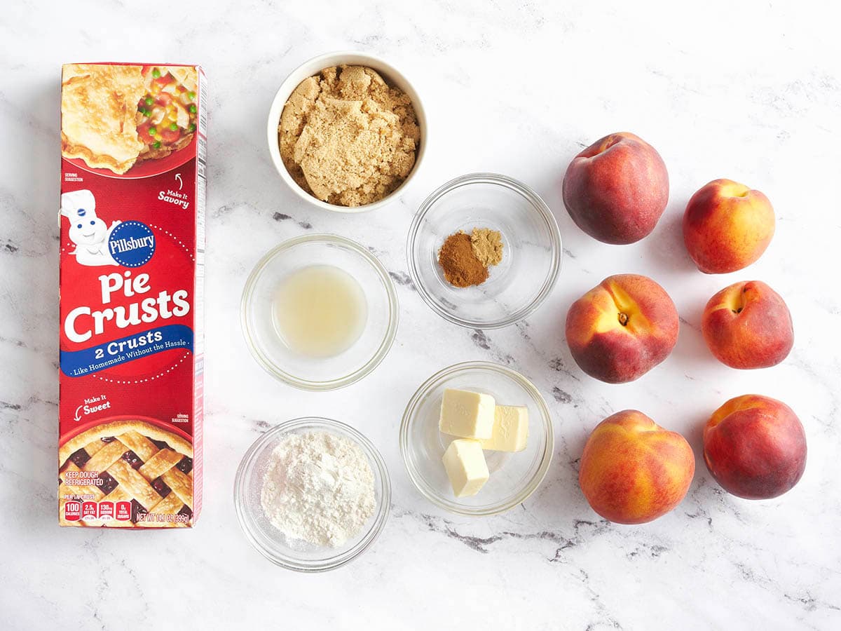 Les ingrédients pour faire une tarte aux pêches.