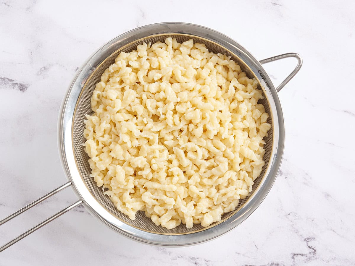 Spaetzle maison dans une collanture.