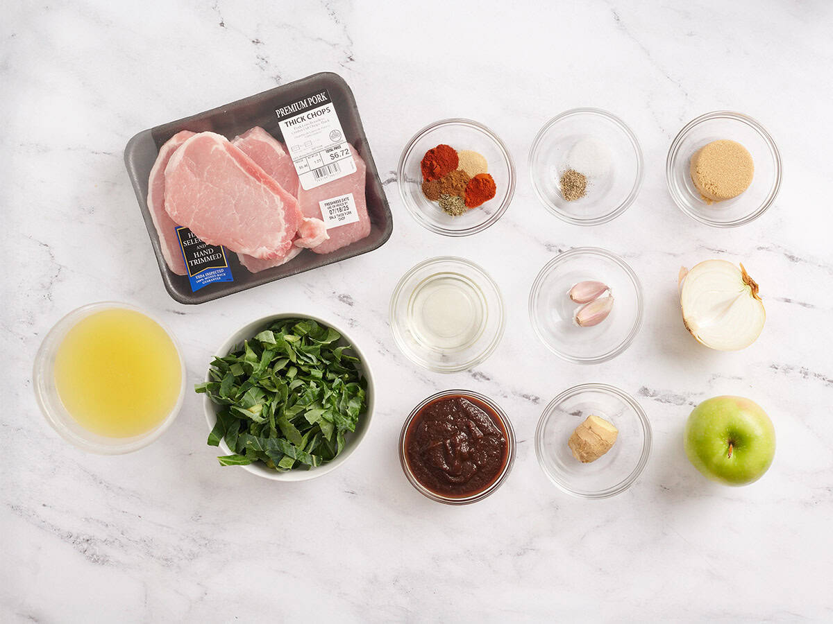 Les ingrédients des côtelettes de porc au beurre de pomme.