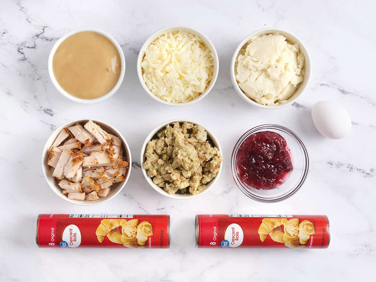 Ingrédients pour faire une couronne de Noël restante. 