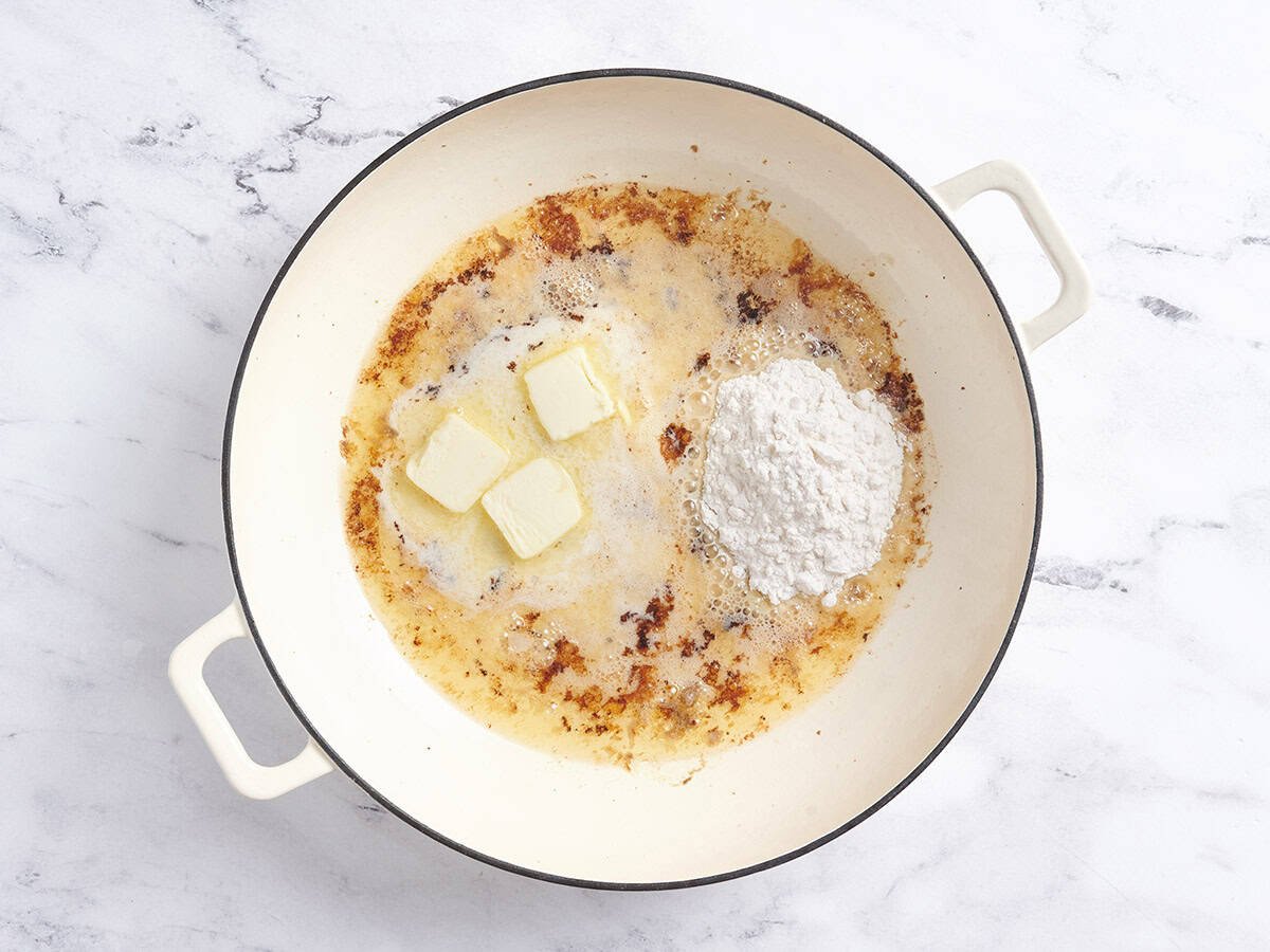 Les ingrédients pour faire des boulettes de viande suédoises.