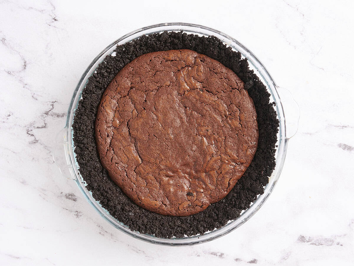 Une tarte à la boue du Mississippi après la cuisson.