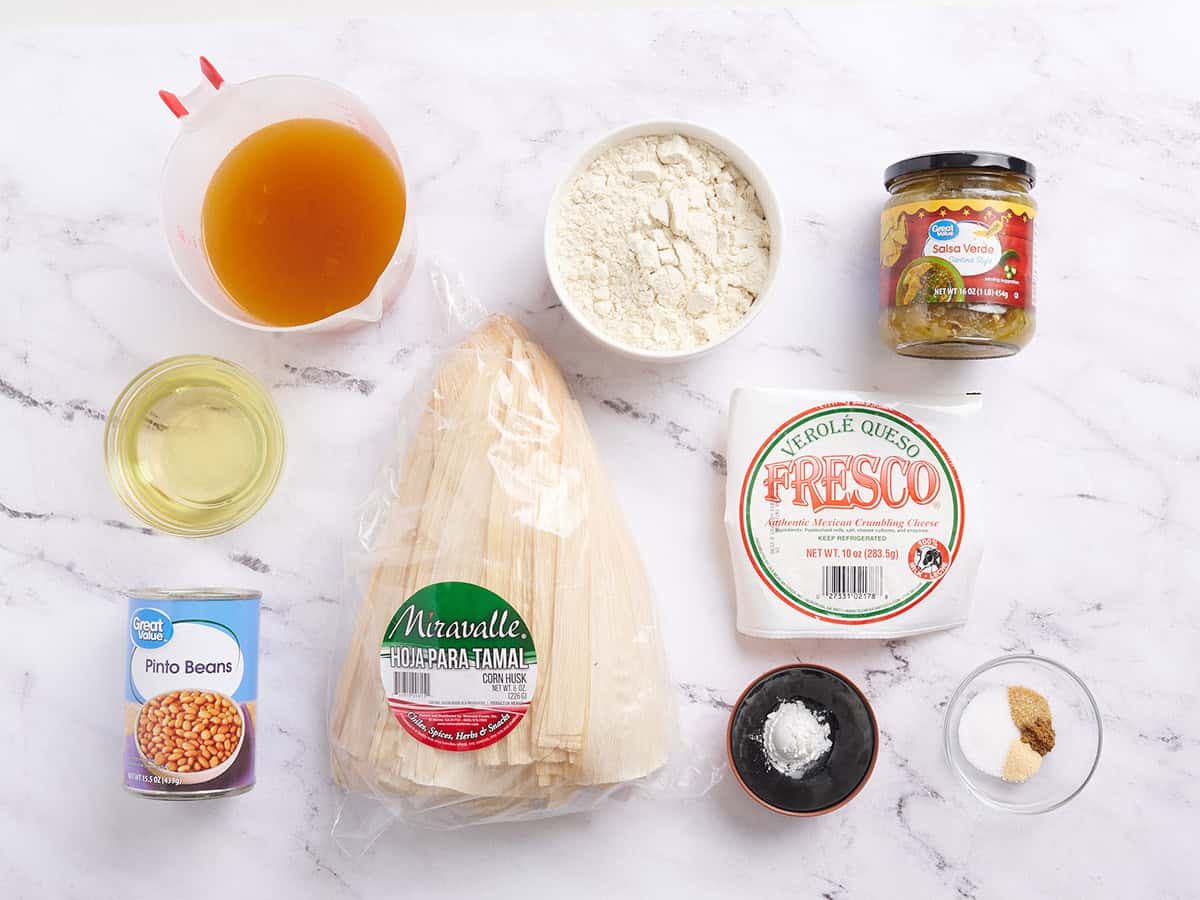 Les ingrédients pour faire des tamales maison.