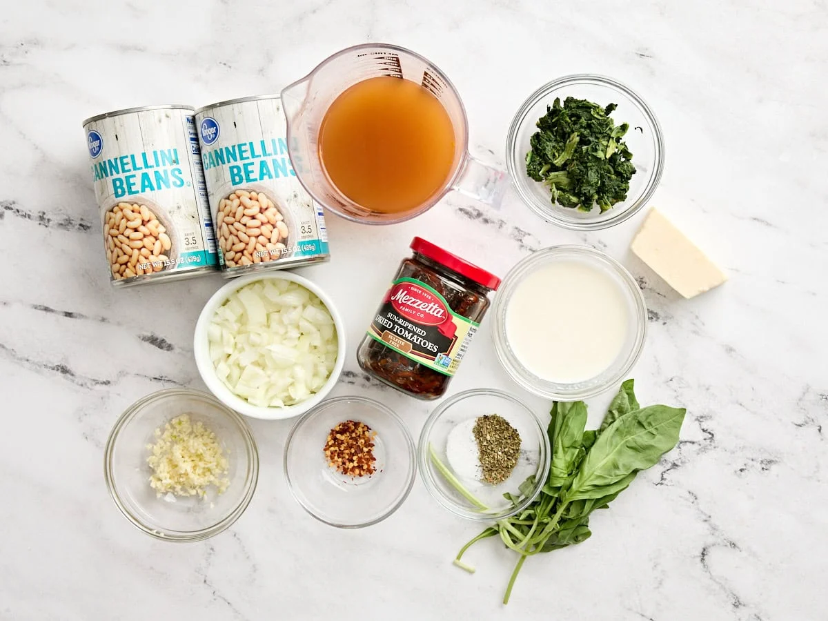 Les ingrédients pour faire épouser-moi des haricots blancs.