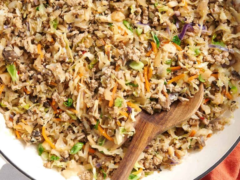 Rouleaux aux œufs dans un bol