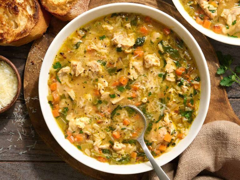 Bol de bouillon de poulet