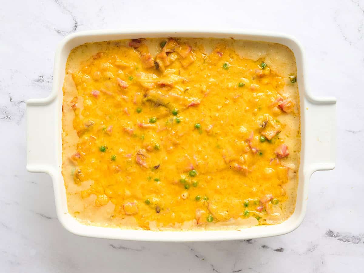 Tetrazzini au jambon fini dans une cocotte.