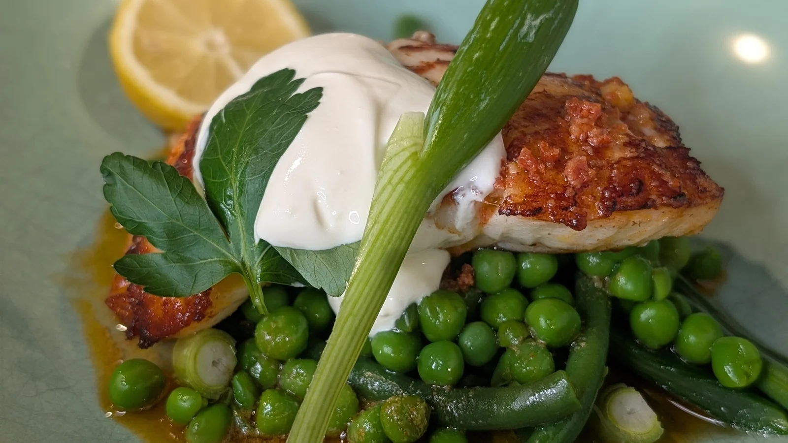 Risotto aux asperges, épinards et petits pois de Derry Clarke, œuf poché et parmesan