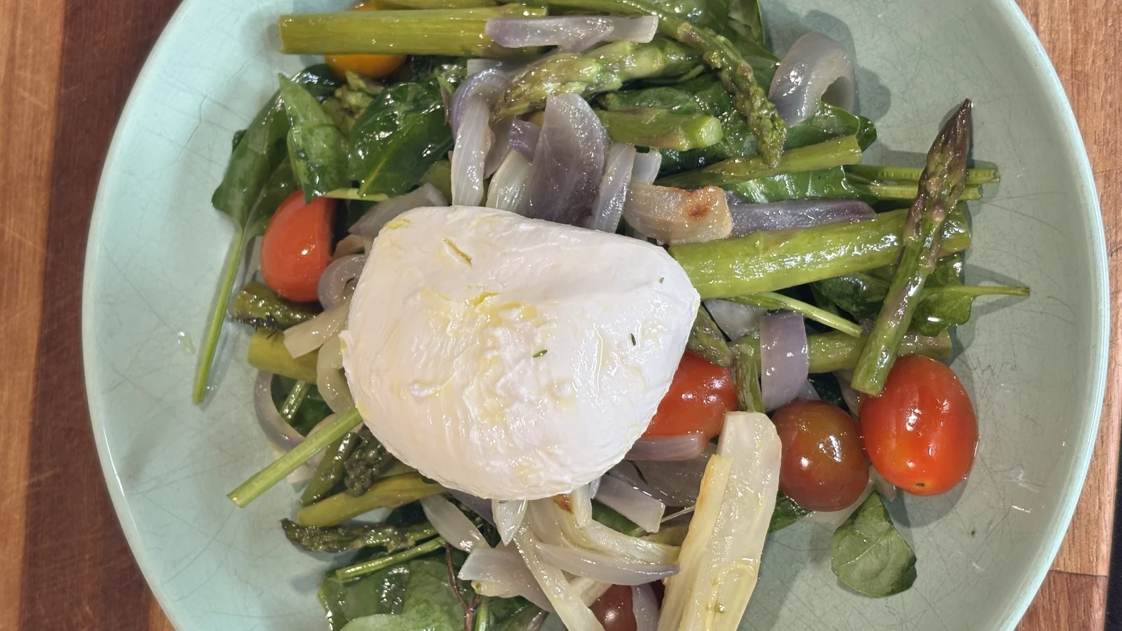 Salade d'asperges rôties et de fenouil de Paul Flynn avec mozzarella Toonsbridge