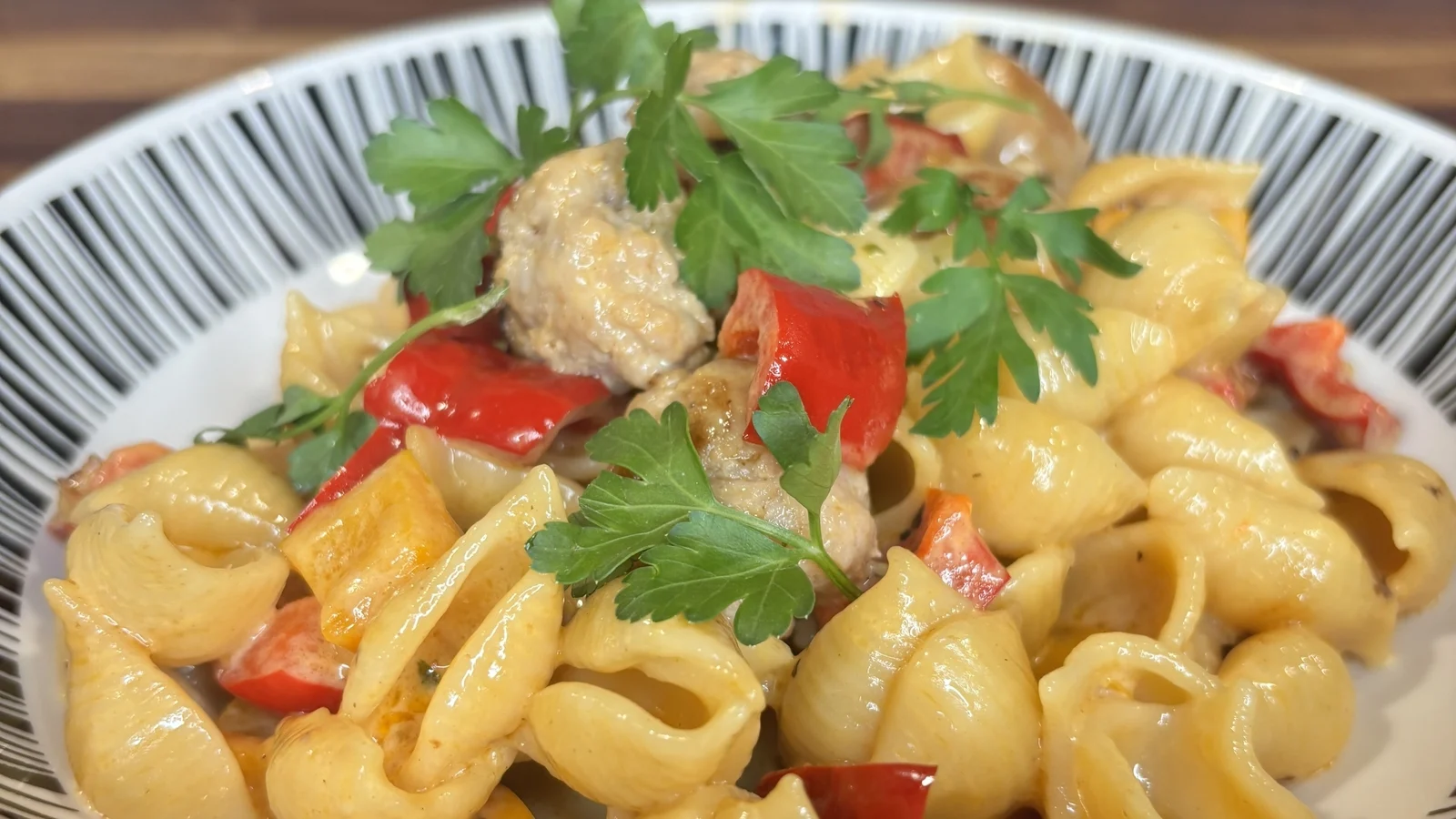 Orecchiette de Paul Flynn aux boulettes de saucisses, crème de poivre et thym