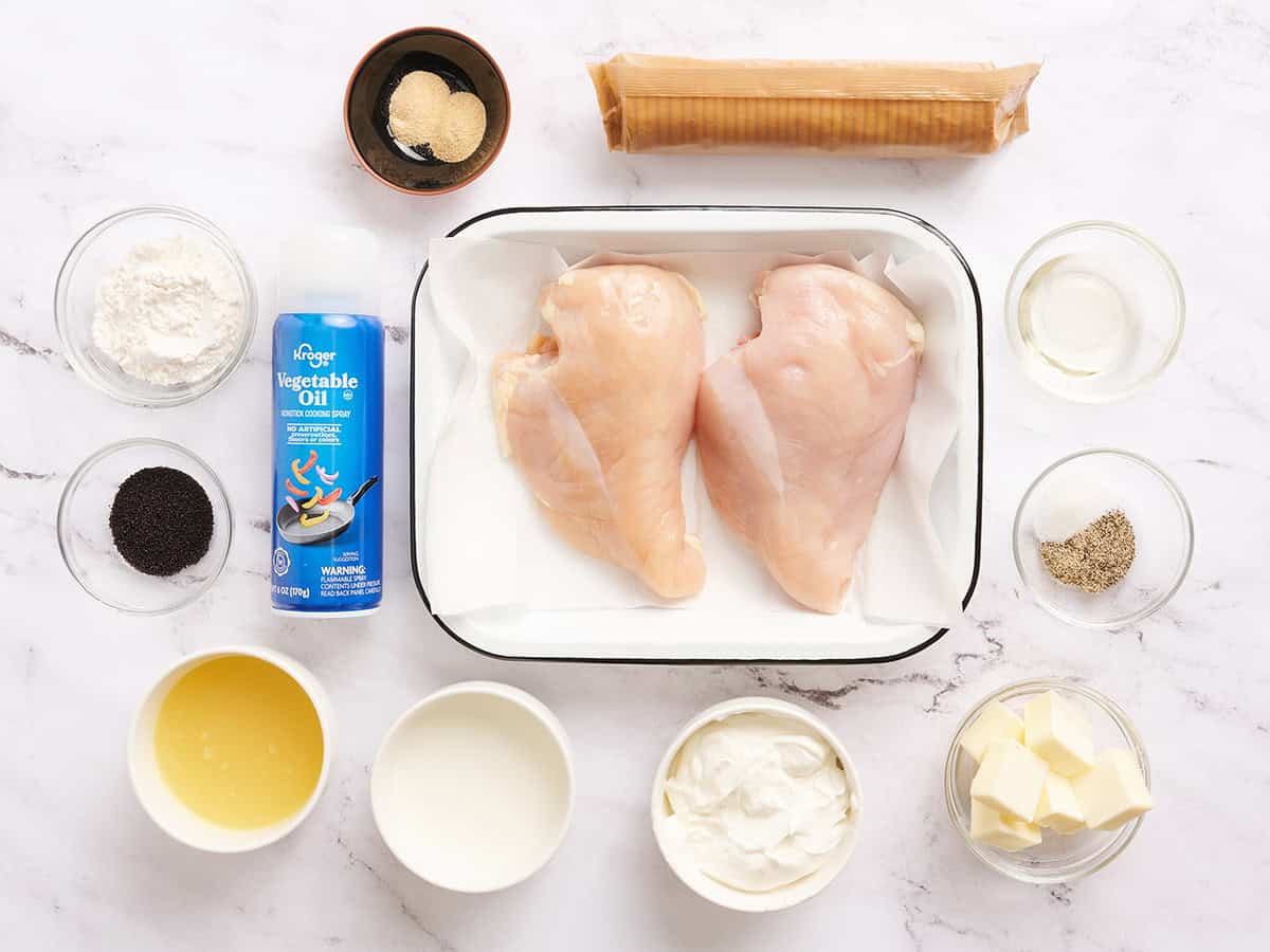 Les ingrédients pour faire une cocotte de poulet aux graines de pavot.