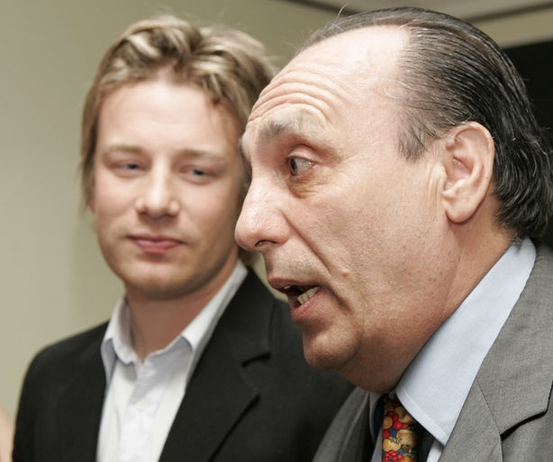 Jamie Oliver (à gauche) avec le gagnant du restaurant italien Gennaro Contaldo (pour Passione).