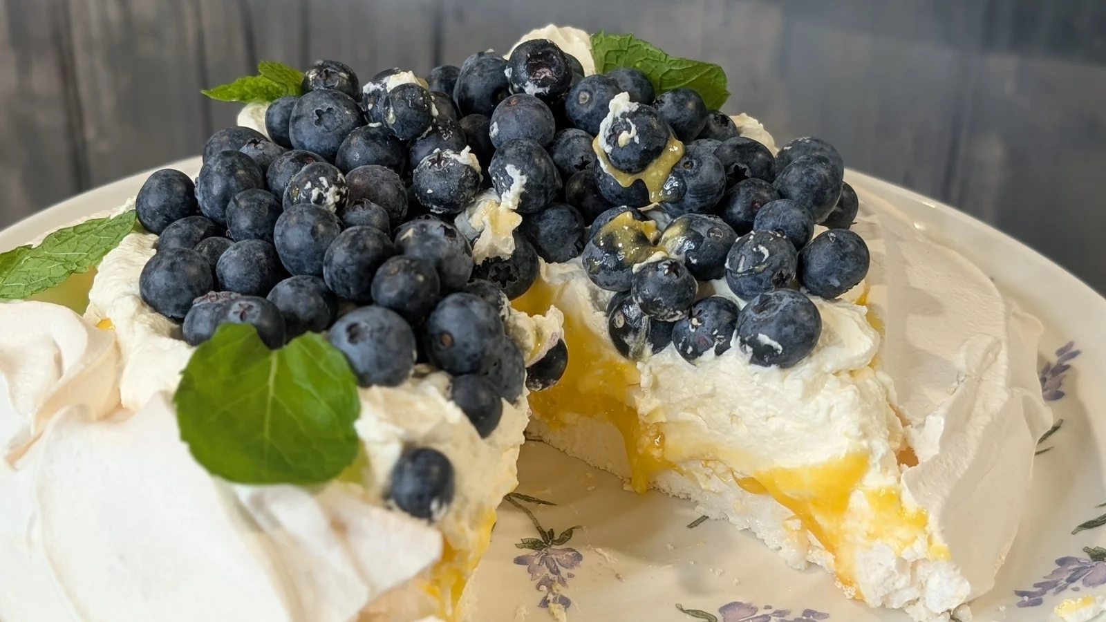 Pavlova de Kay Lehane avec crème au citron : Aujourd'hui