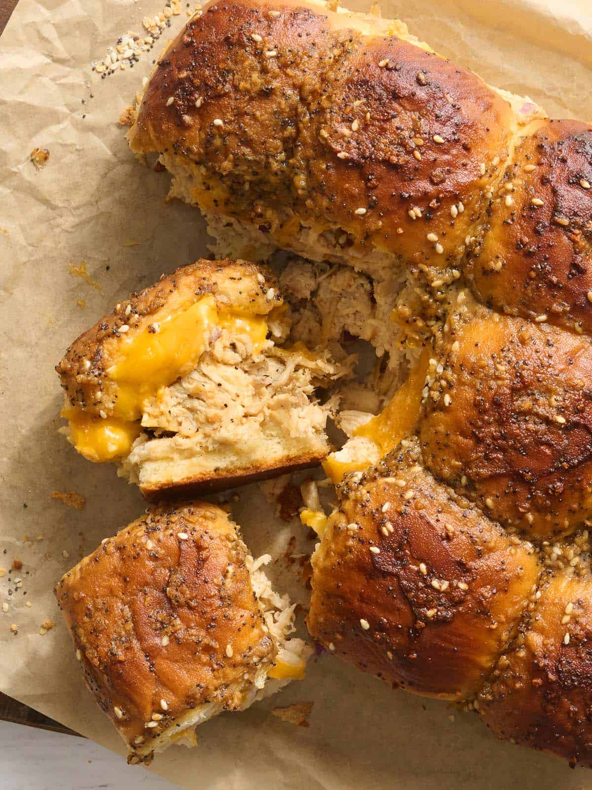 Vue aérienne des sliders de poulet.