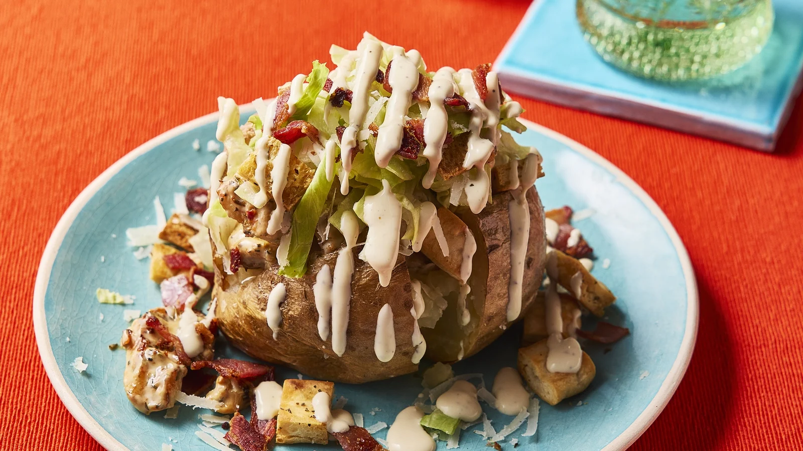Recette de pommes de terre en veste de poulet César