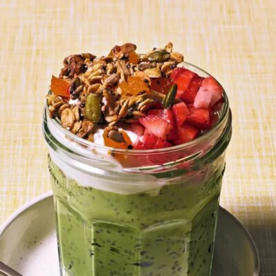 Le pudding au matcha et aux fraises et au chia d'Emma Petersen